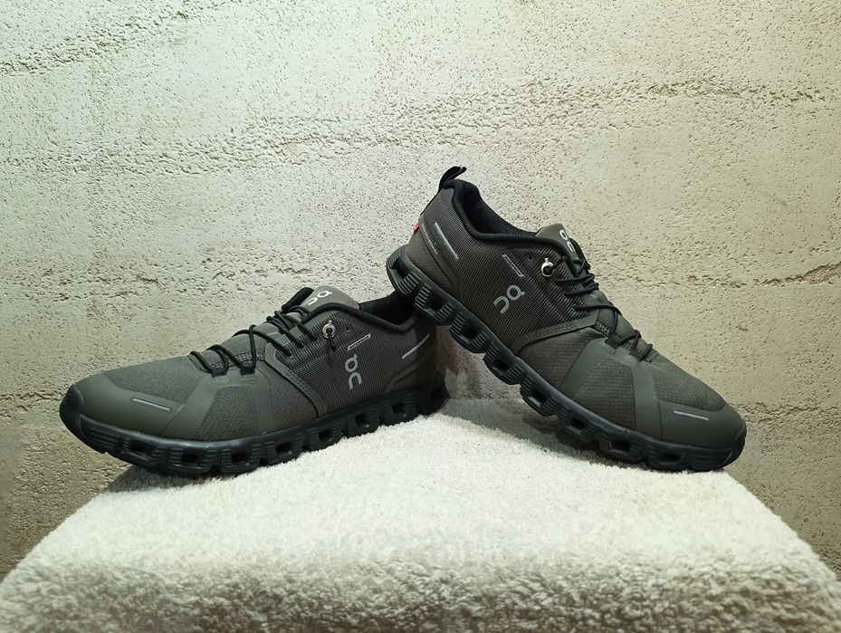 ON RUNNING CLOUD 5 WATERPROOF r.42 stan idealny . .