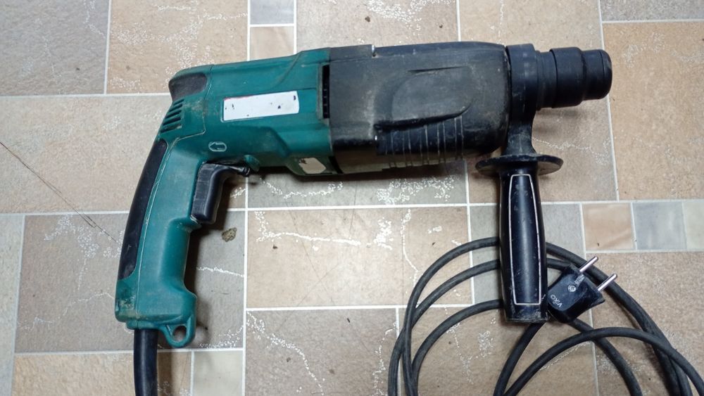 Перфоратор Makita HR 2450