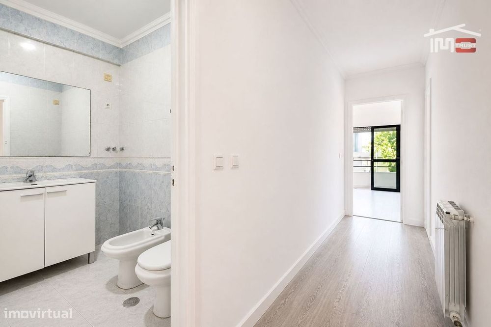 Excelente T2 na Ramada / Odivelas - 2 Varandas, 2 WCs, 3ºandar com ...