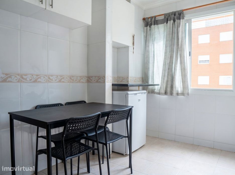 T2 com garagem, varanda e ar condicionado em Alhos Vedros
