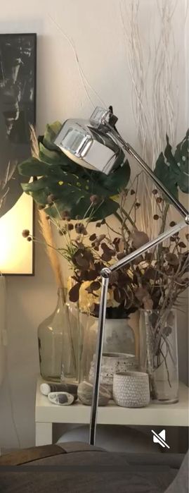 Candeeiro de pé articulado da AREA