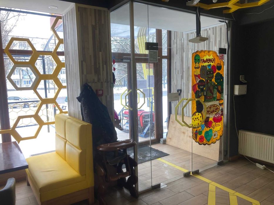 Оренда приміщення, червона лінія.