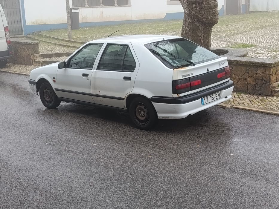 Carro bom estado alguma ferrugem