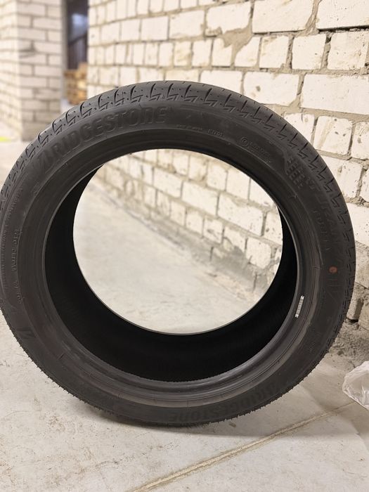 Літеі шини Bridgstone 235/45 R18