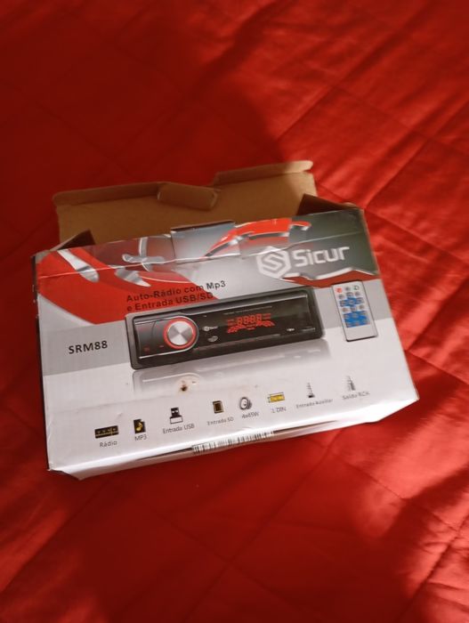 Radio para carro usado a funcionar
