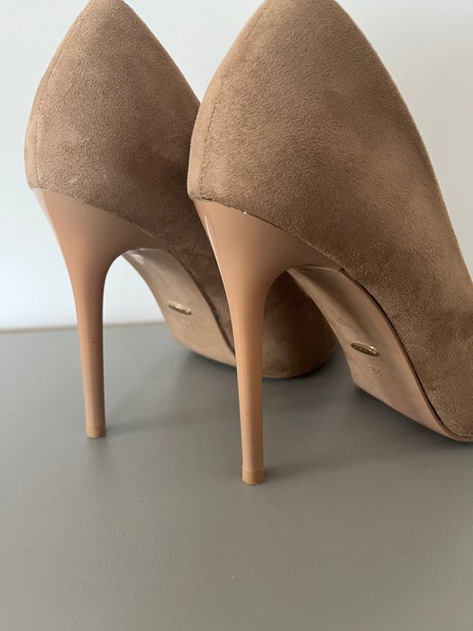 Klasyczne szpilki beżow