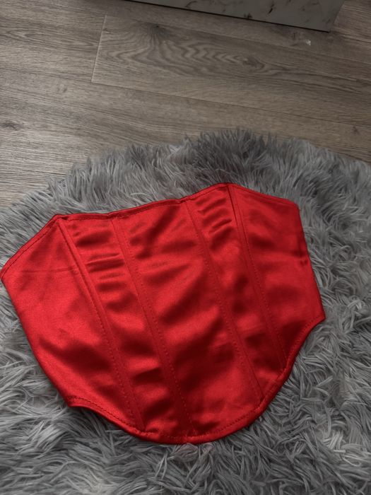 корсет червого кольору