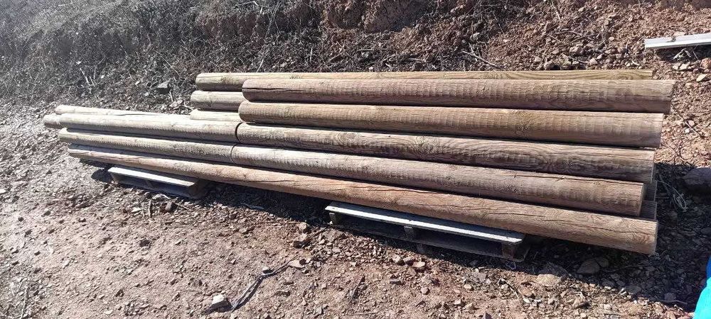 Postes de madeira de pinho tratados – Wooden treated pine posts