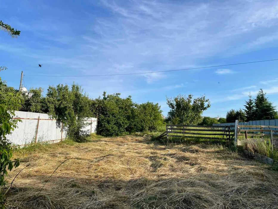 Пів будинку біля річки, вул. Шевченко