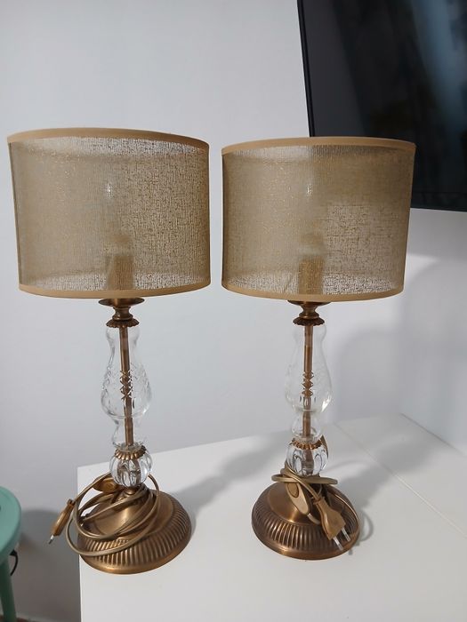 Candeeiros de metal e vidro