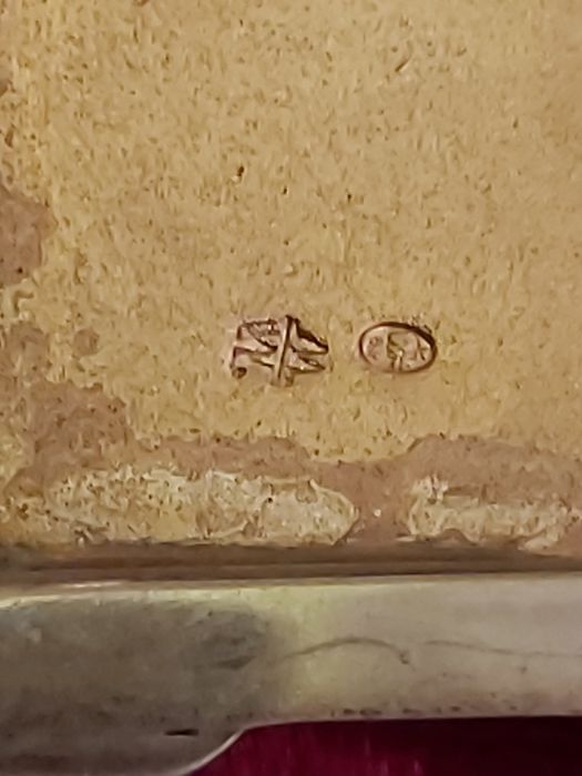 Przedwojenna srebrna puderniczka