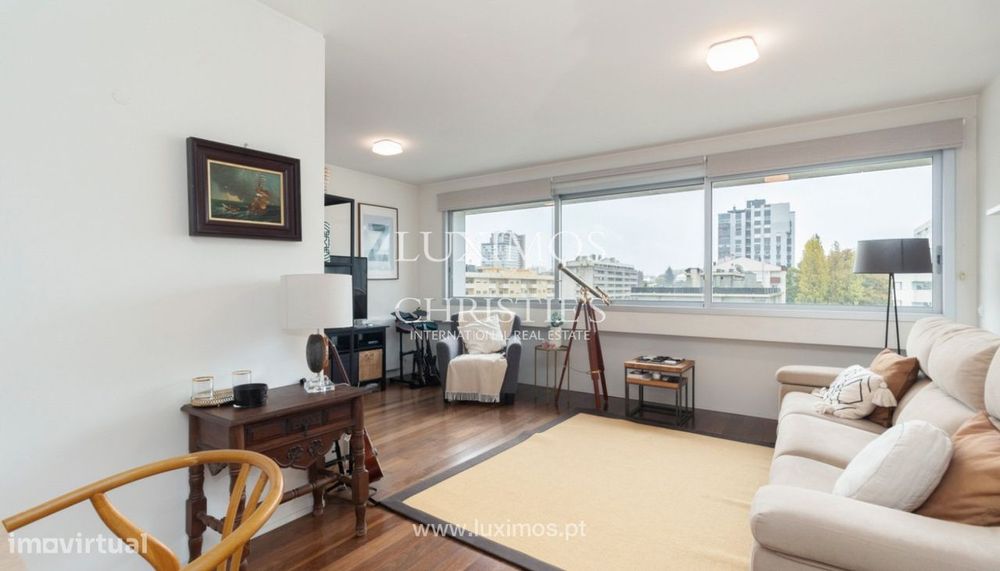 Apartamento T2, para arrendamento, na Boavista, Porto