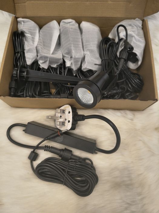 Zestaw Oświetlenia Ogrodowego LED 6w1.