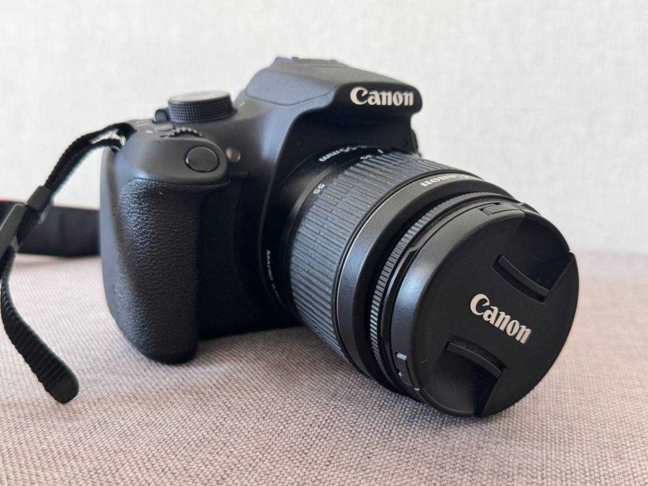 Canon EOS 1200D дзеркальний фотоапарат. Об'єктив та сумка