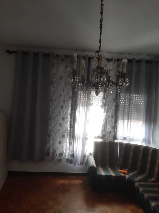 Aluga-se quarto no centro de Águeda