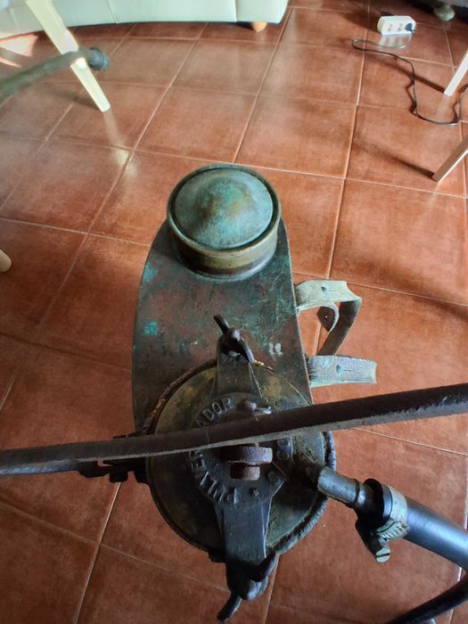 Pulverizador antigo de cobre 50 euros entrego em Lisboa
