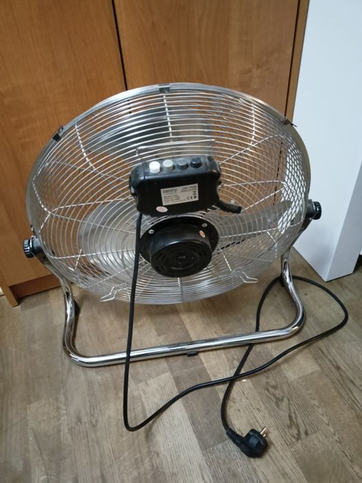 Cyrkulator / Wentylator podłogowy Camry CR 7306, Moc 200 W, Szer 45 CM