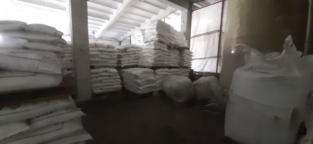 Мінеральні добрива. Селітра  карбамід  нитроамофос  селитра  мочевина.