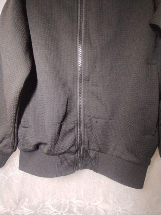 Czarna bluza rozpinana r. 122/128 do podwórka
