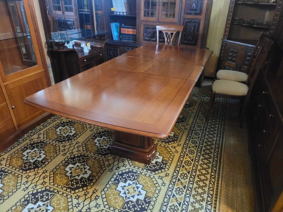 Mesa de sala em madeira maciça - extensível - Só a mesa as cadeiras