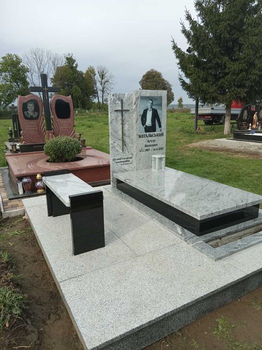 Памятники з білого граніту / мармуру | SVS-GRANIT 2025