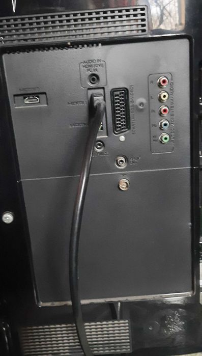 Телевізор Sharp в ідеальному стані модель AQUOS LC-32LE