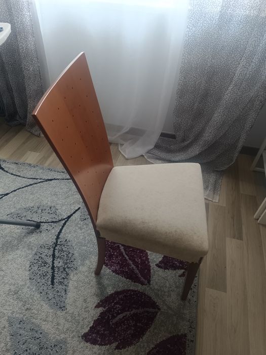 Vendo  4 Cadeiras de sala de jantar