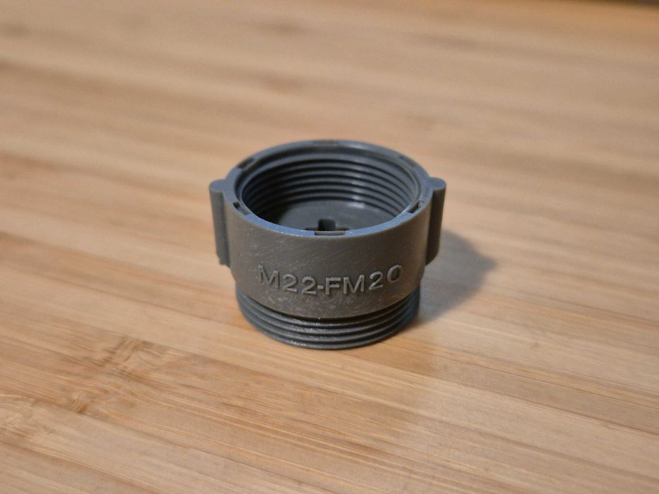 Nowy plastikowy adapter do kranu z M22 na FM20