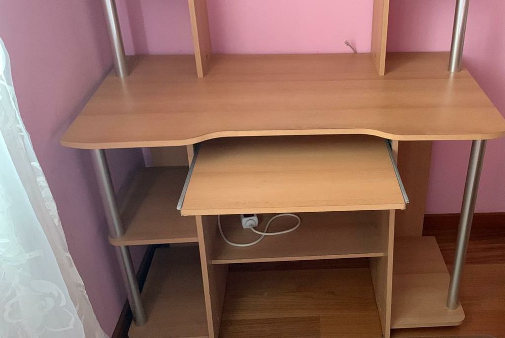 Selling a used secretary in good condition64751392998147124