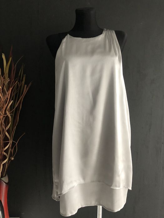 Srebrna satynowa sukienka r 38 M