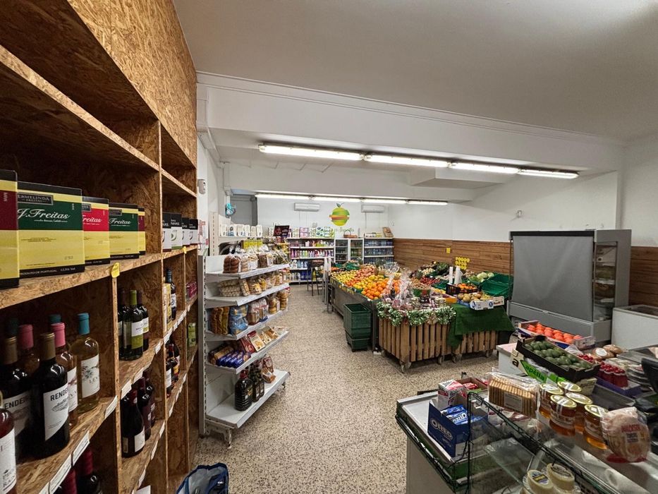 Frutaria e Mercearia . Corroios ( Seixal)