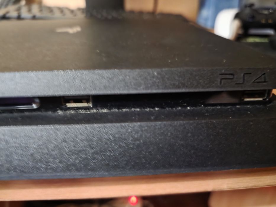 PS4 SLIM 500 GB.
