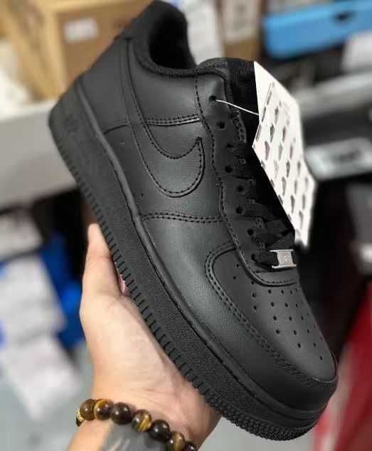 Nike Air Force 1 Low '07 Czarny R.41
