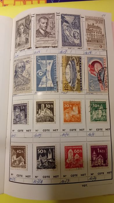 Znaczki Czechosłowacji 16 stron ze znaczkami Cena za całość
