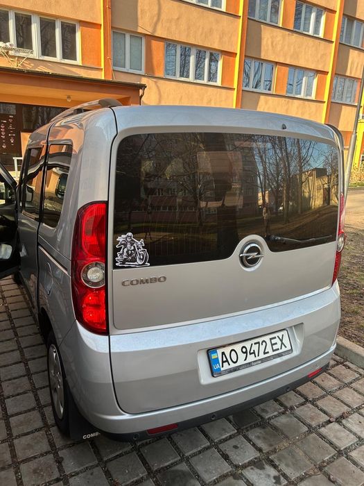 Opel combo.