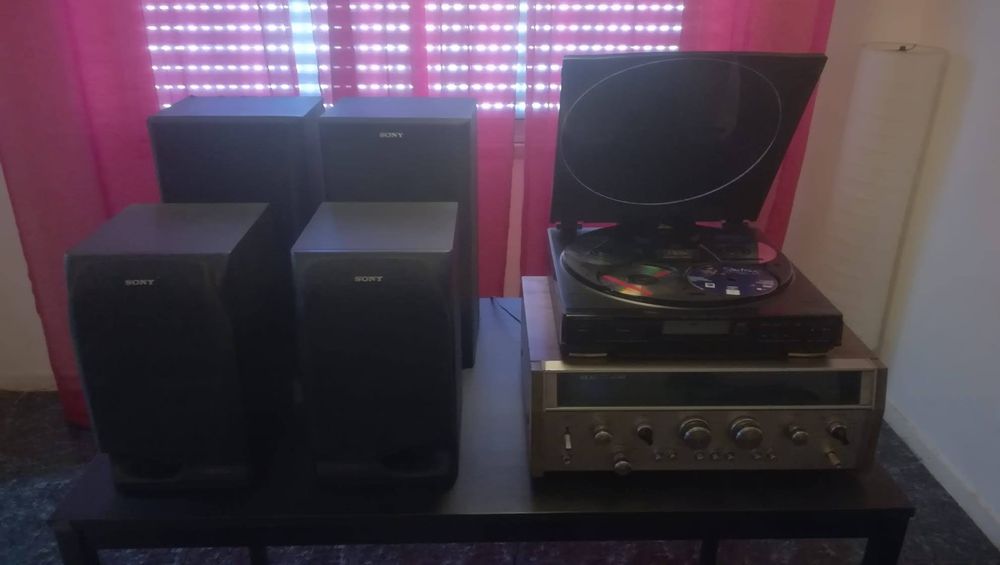 Amplifier + CD Player
And DVD/CD Player (5-speaker setup and subwoofer)64738274758529122