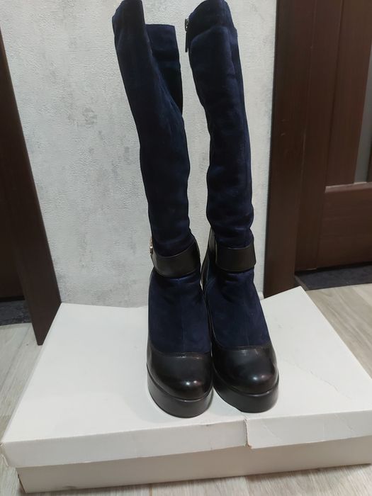 Чоботи з натуральної шкіри та замша.