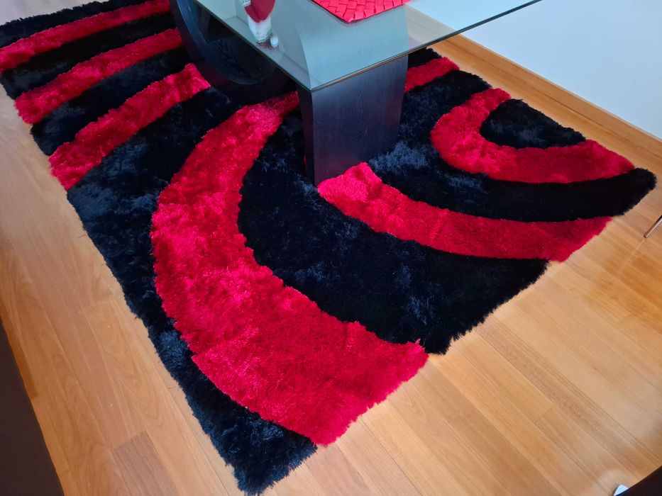 Conjunto 3 carpetes de pelo alto em segunda mão mas em ótimo estado