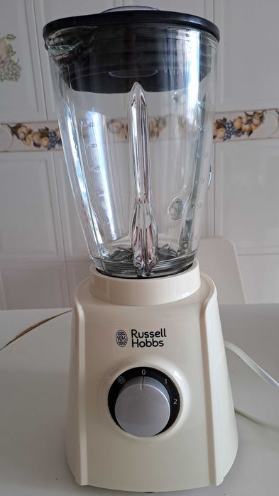 Liquidificadora da Russell Hobbs.