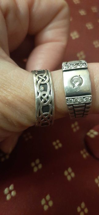 Продам перстень серебряный   мужские и женские