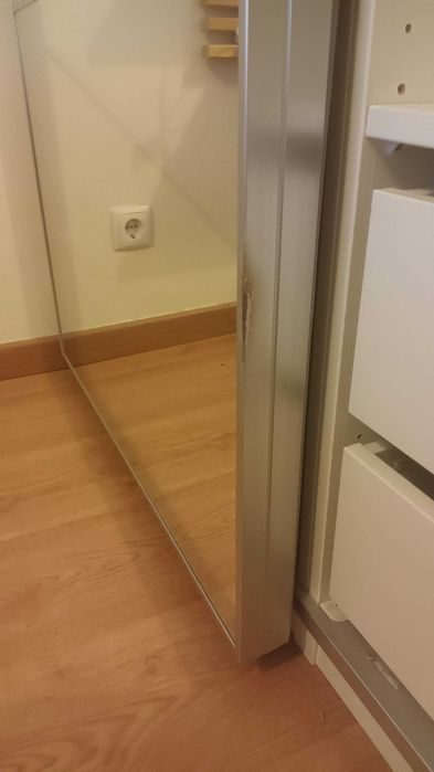 Roupeiro IKEA em bom estado de conservação