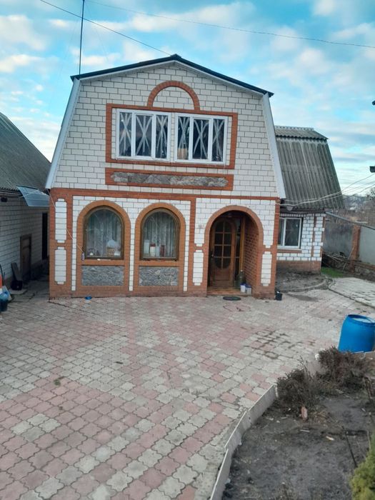 Продам Будинок, баню та великий гараж.Можливий продаж через сертифікат