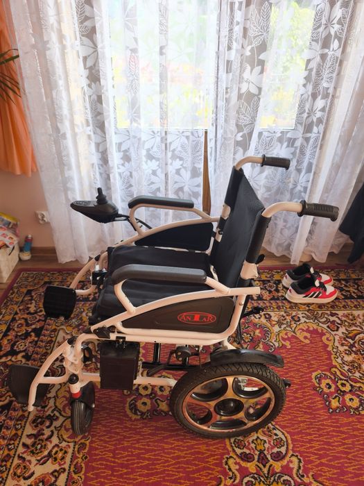 Wózek inwalidzki elektryczny