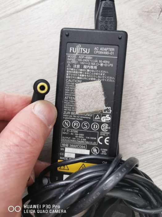 Sprzedam zasilacze do laptopów.