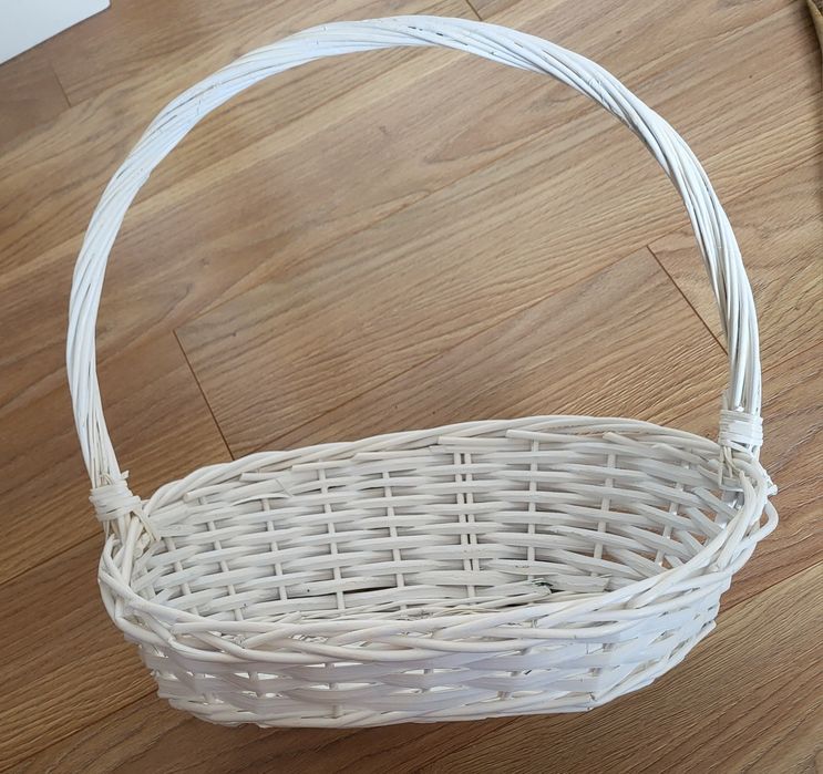Корзина из лозы с одним заниженным краем(новая).Польша.