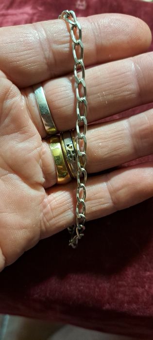 Pulseiras em Prata contrastada.