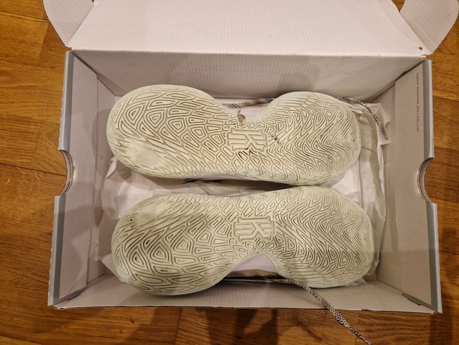 Tenis Adidas Kyrie Irving Flytrap V