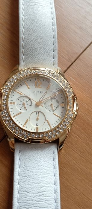 Годинник жіночий GUESS новий.