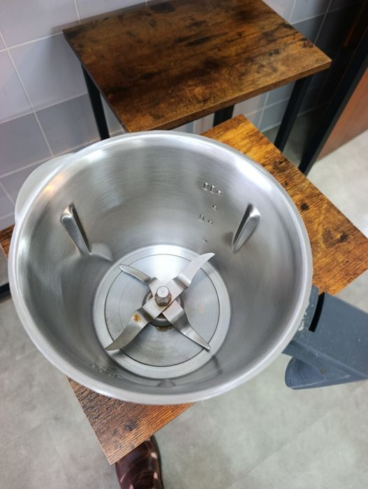 Vendo Yammi como nova com todos os acessórios