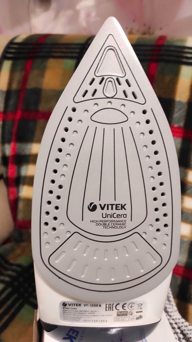 УтюгVITEK VT-1261 - 850грн. Утюг в дорогу SCARLETT SC-S130T03 -650грн.